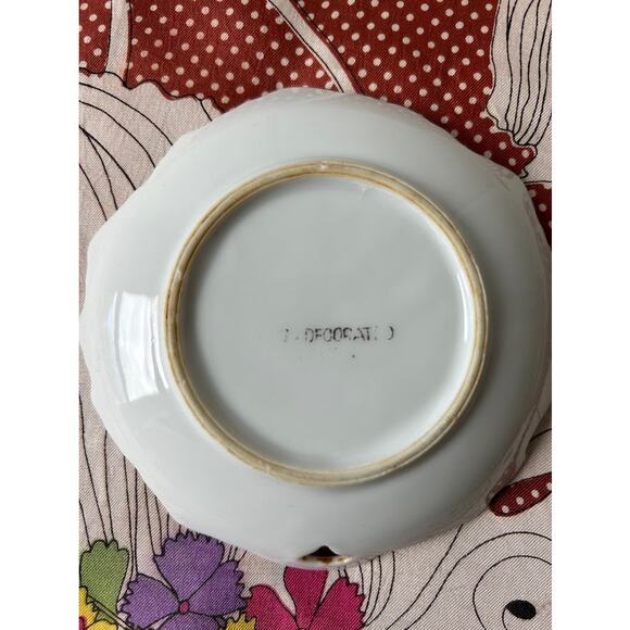 Vintage floral leaf plates 5" hand painted gold leaf set of 3 - Picture 3 of 10